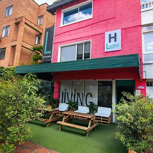 living-hostal.colombiamedellinhotels.com/